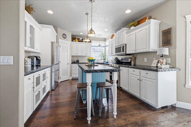 Building Photo - 2279 S Bear Claw Way