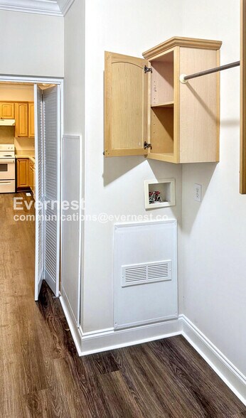 Building Photo - 1805 S Mayflower Dr