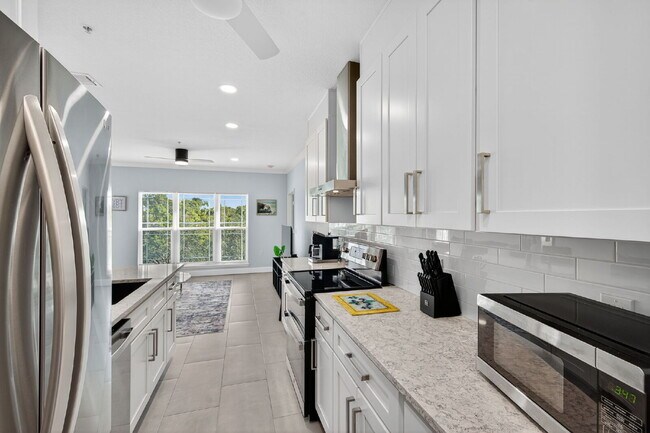 Building Photo - Completely Renovated Waterfront Condo – Fully Furnished