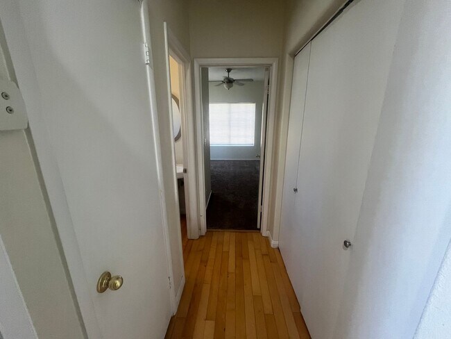 Building Photo - Amazing 2 bedroom Home- NW