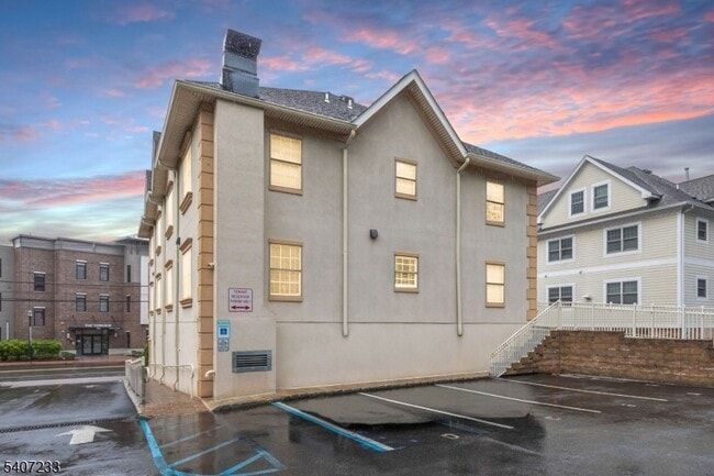 Building Photo - 453 Springfield Ave