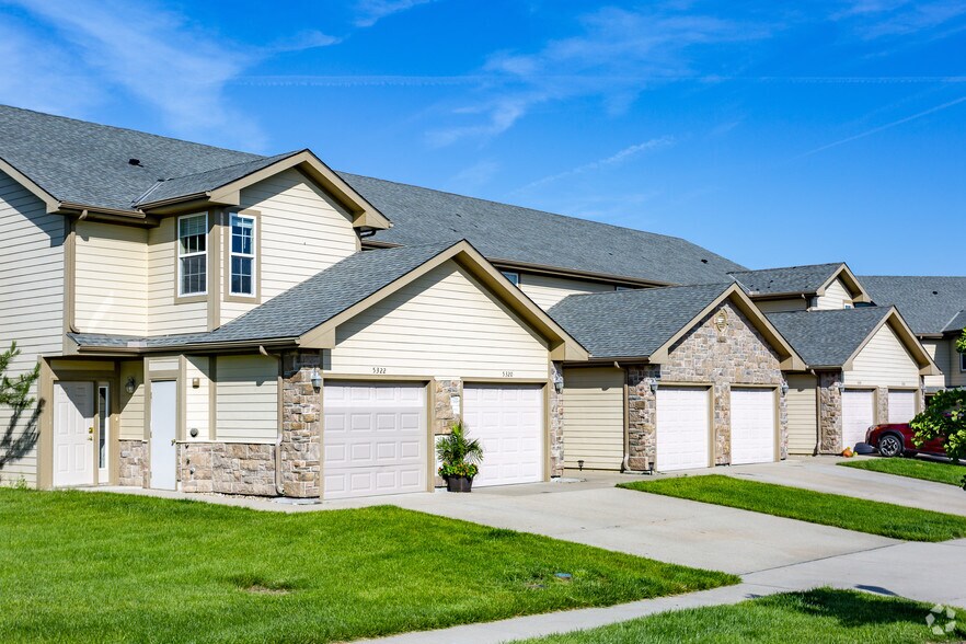 Woodland Townhomes 20822 W 54th St Shawnee KS 66218 Apartment Finder