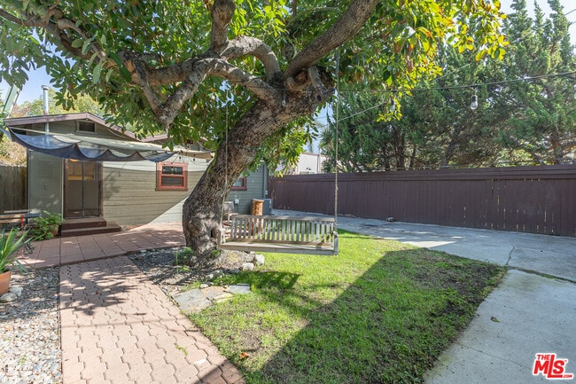 Building Photo - 3418 Greensward Rd