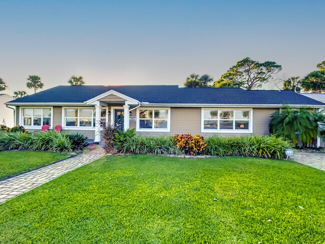 Building Photo - 762 S Beach St