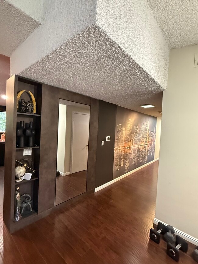Building Photo - 4541 Collett Ave