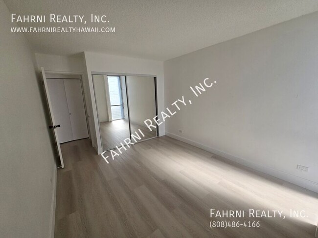 Building Photo - Beautifully Remodeled 1-Bedroom Condo with...