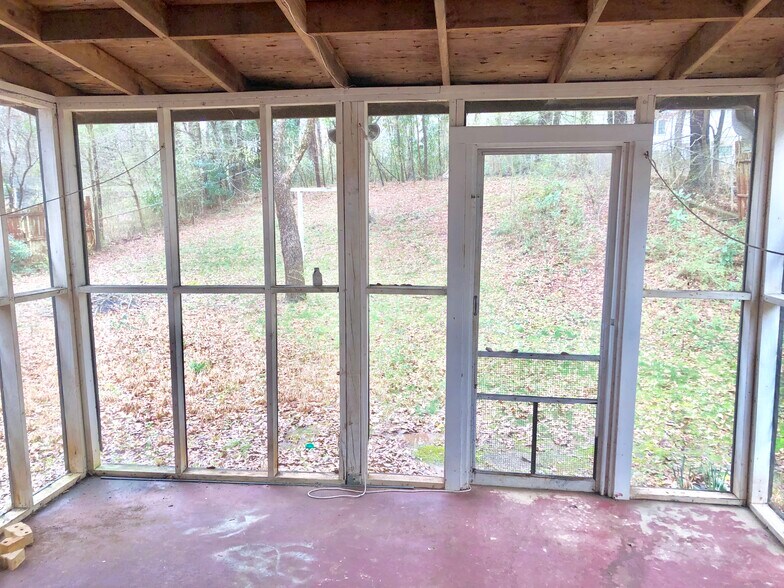 Building Photo - 6650 Westfield Dr