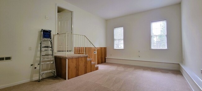 Building Photo - Large traditional colonial in Chester with...