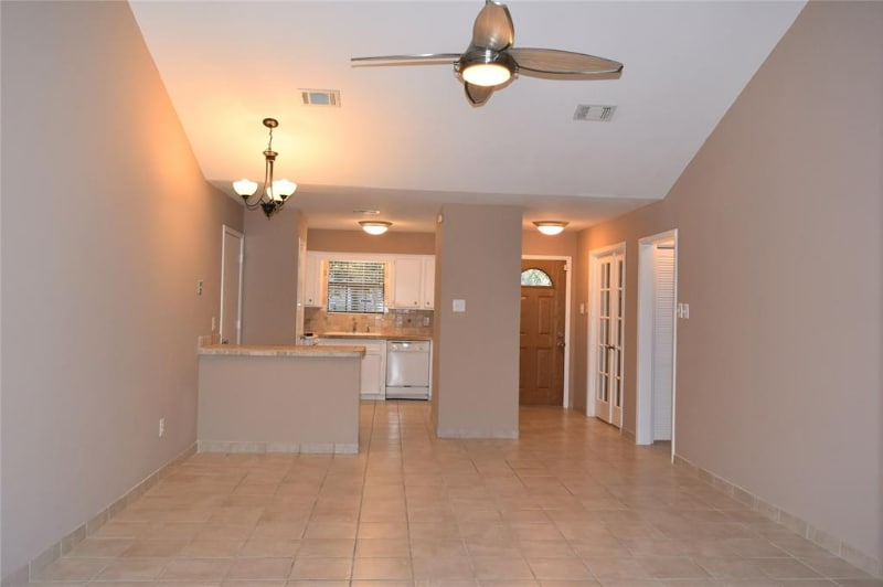 Building Photo - 10 Greeningdon St