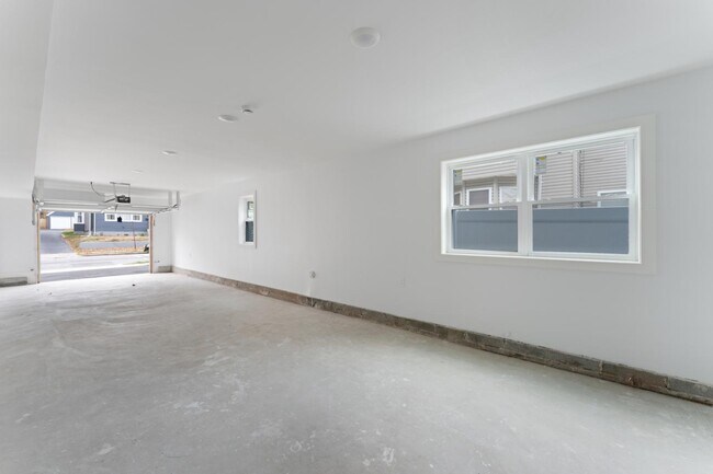 Building Photo - 84 Hollywood Ave