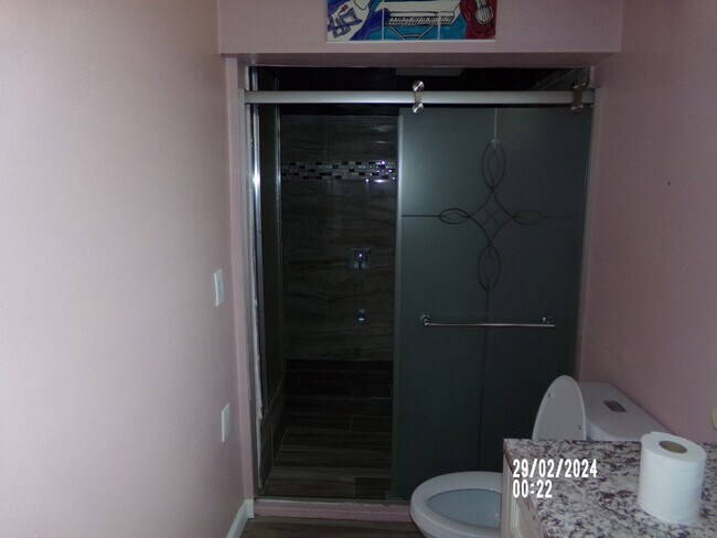 Building Photo - 4bd 1ba Home