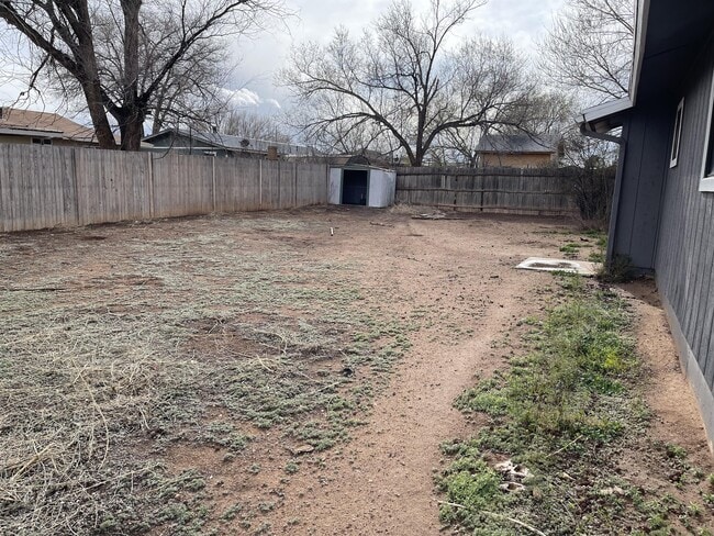 Building Photo - 537 W Juniper Dr