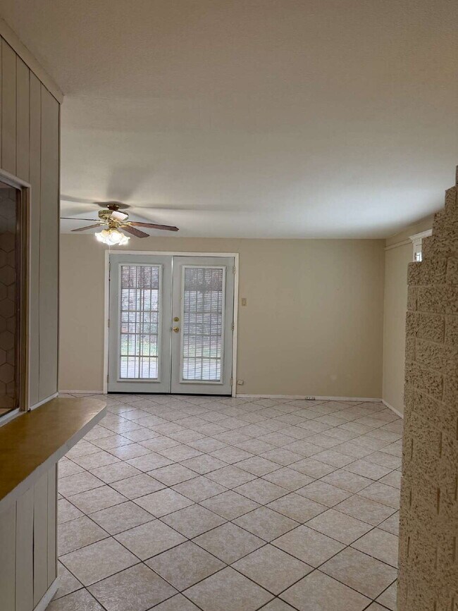 Building Photo - 220 Rio Tinto Dr