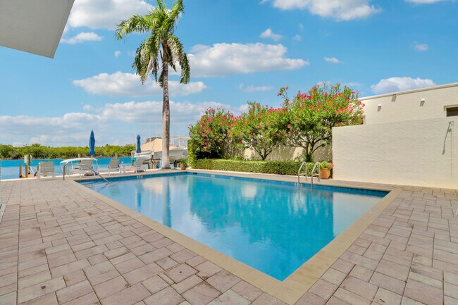 Building Photo - 375 S Beach Rd