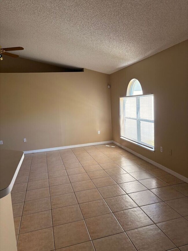 Building Photo - Single Family Home in Poinciana