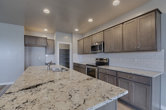Building Photo - Newer home in Meridian  2100Sqft, Goldengrove Sub., Room for all of your Toys
