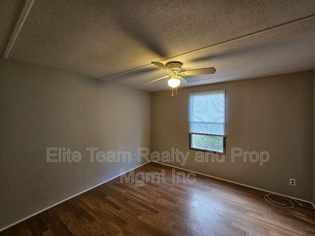 Building Photo - 776 Montgomery Dr