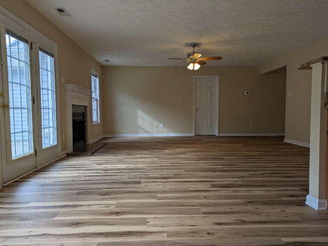 Building Photo - 361 Americana Dr