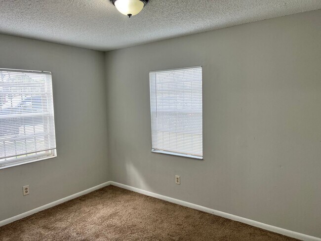 Building Photo - 2210 E 20th Ave