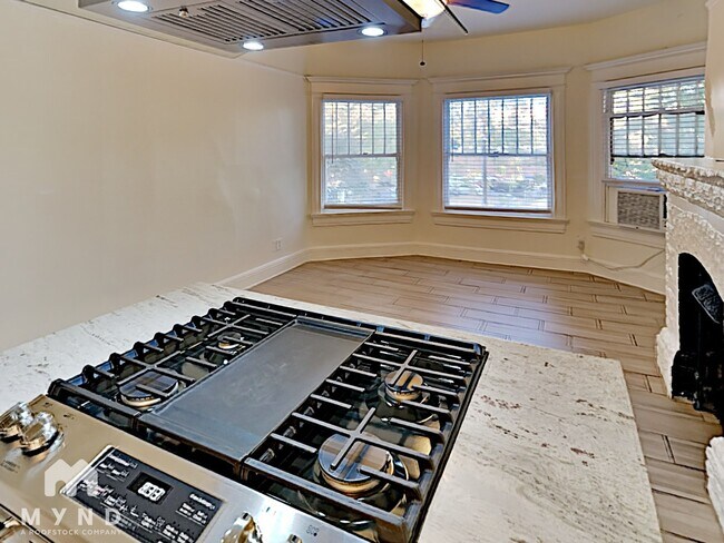 Building Photo - 821 14th St