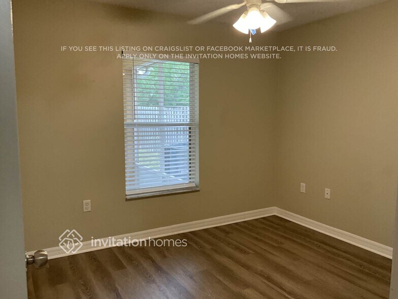 Building Photo - 3215 Burdock Ave