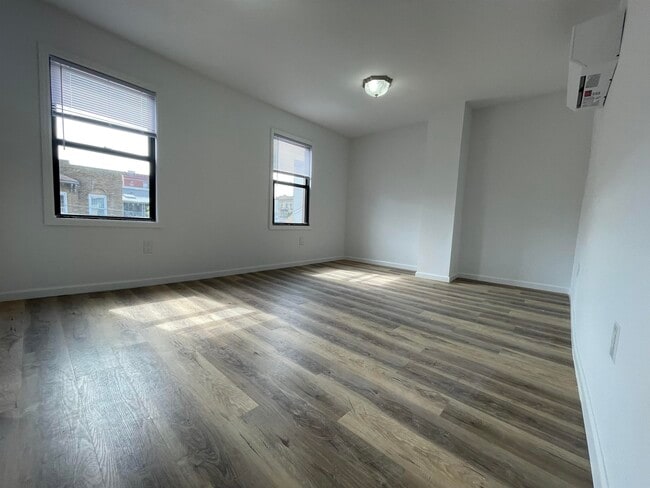 Primary Photo - 416 10TH St