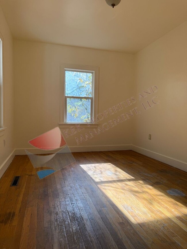 Building Photo - 38 Cascade Ave