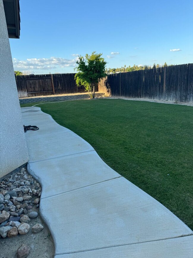 Building Photo - BEAUTIFUL 3 BEDROOM SINGLE FAMILY HOME