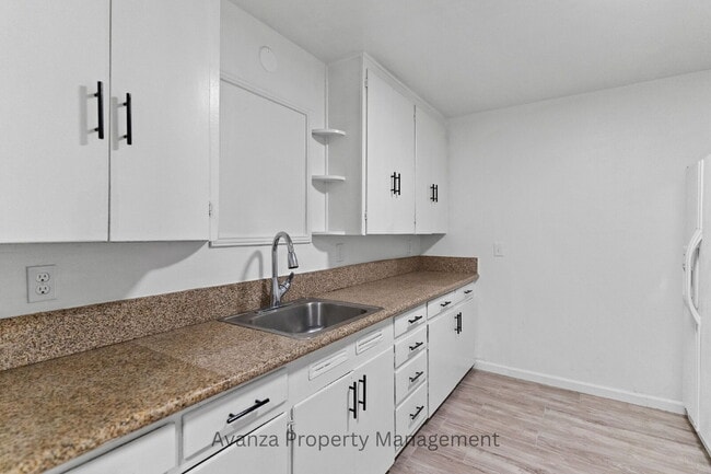 Building Photo - Fresno Mayfair District - 3 Bedroom Home  1 Year Lease