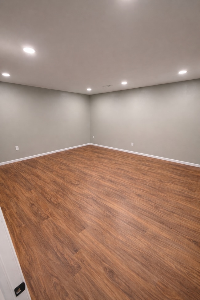 Building Photo - 18624 E 8th Ave