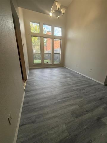Building Photo - 553 Raintree Cir