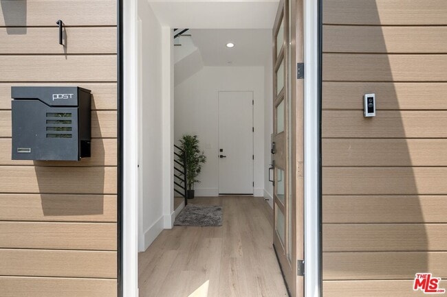 Building Photo - 1236 N Spaulding Ave