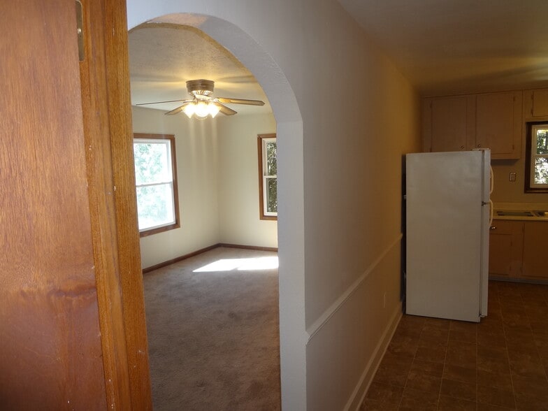 Building Photo - 34130 Davies Dr