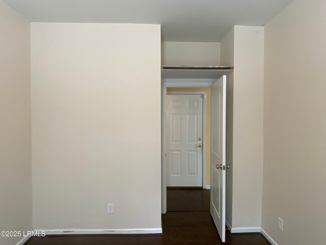 Building Photo - 204 Mission Way