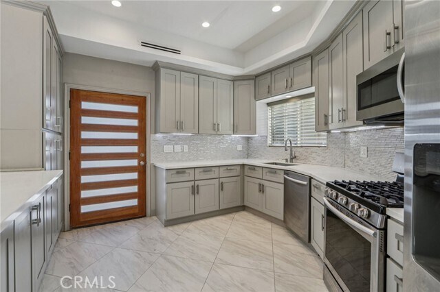 Building Photo - 24334 Crestlawn St