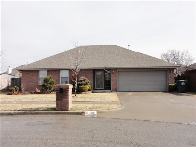 Primary Photo - Great 3 bedroom home very close to the OU ...