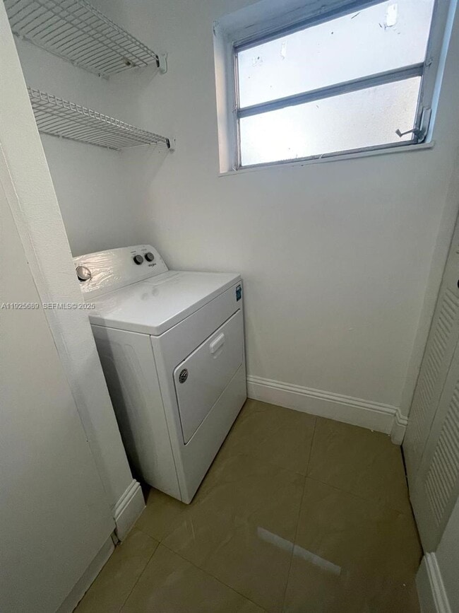 Building Photo - 9375 Fontainebleau Blvd