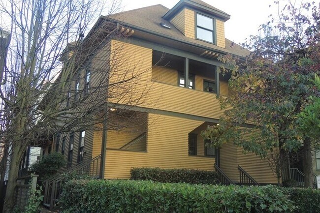 Building Photo - 1419 Boylston Ave