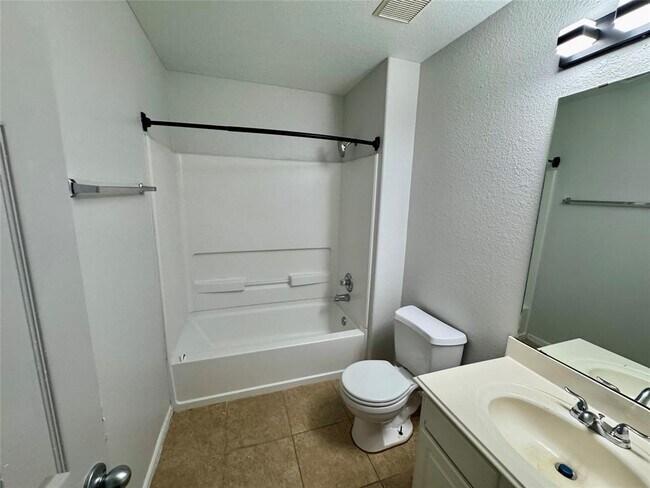 Building Photo - 21355 Claretfield Ct