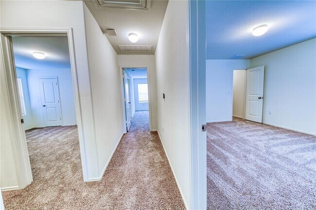 Building Photo - 15401 Summer Ray Dr