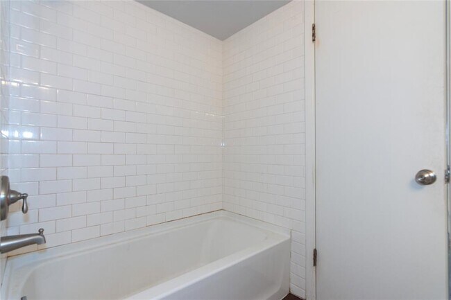 Building Photo - 3115 Helms St