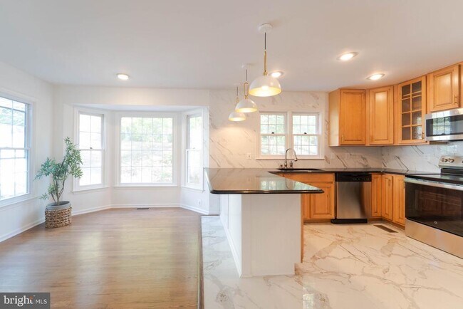 Building Photo - 3244 Titanic Dr