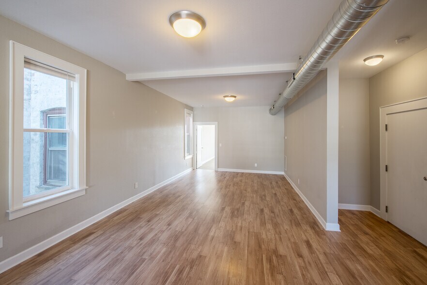 Building Photo - 2507 S Howell Ave