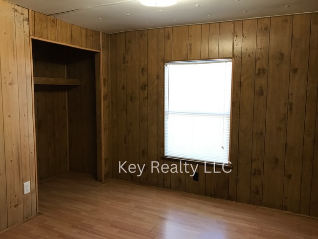 Building Photo - 112 Anthony St