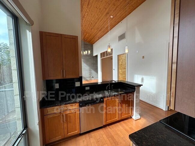 Building Photo - 2116 McClintock Rd