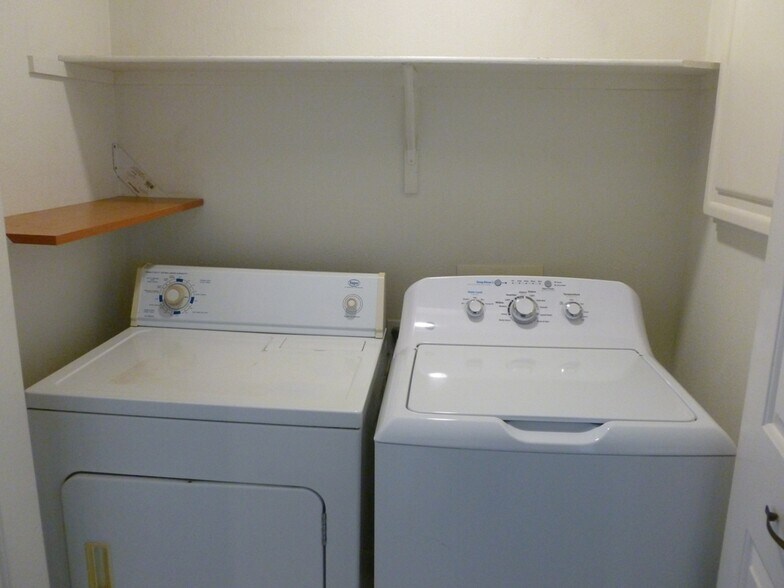 Building Photo - 8410 Eldora Ave