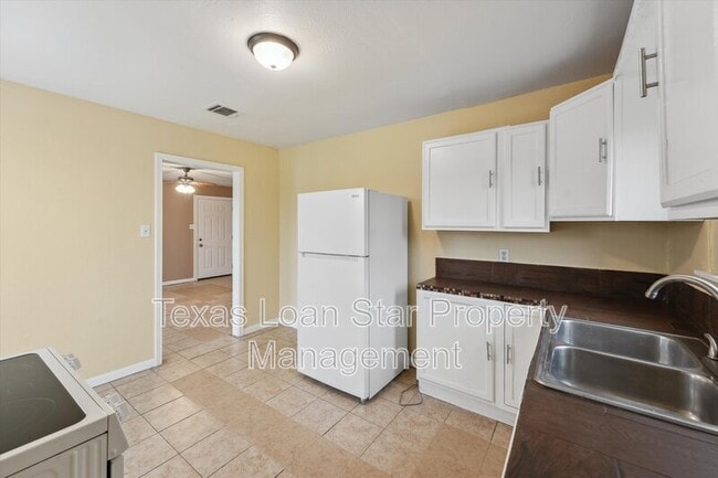 Building Photo - 1107 Defender St