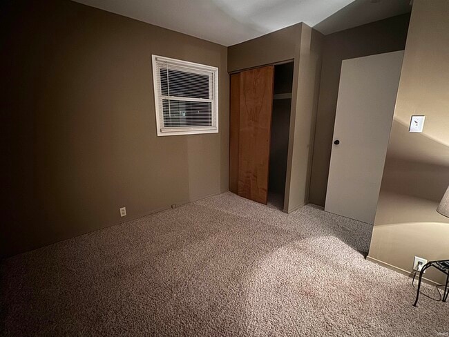 Building Photo - 709 Thornberry Dr