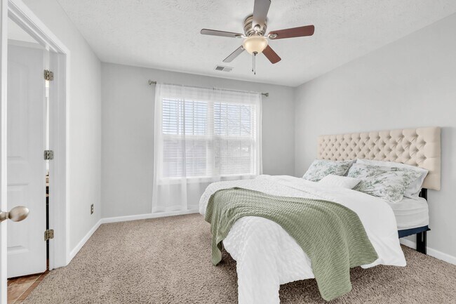 Building Photo - 3460 Oak Creek Dr