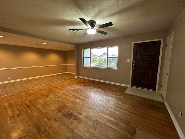 Building Photo - 4408 Cunningham Dr